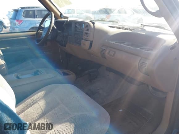 ✅ 1995 Chevrolet Suburban • VIN: 1GNFK16K3SJ424764 • Лот: 43840214. Опубликован ранее на IAAI с пробегом 262 761 миль. Бесплатный доступ к архиву аукционных продаж из США и подробный отчёт об истории автомобиля на DreamBid. Изображение 5.