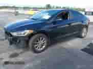 2018 Hyundai Elantra SE z VIN KMHD74LF7JU520433, wystawiony jako IAAI lot #43313148 z przebiegiem 81 063 mil mil oraz . Historia ofert i sprzedaży dostępna na DreamBid. Obrazek 2.