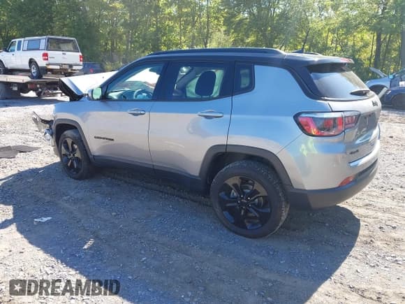 ✅ 2019 Jeep Compass Latitude • VIN: 3C4NJDBB5KT697213 • Lot: 43133163. Listed on IAAI with 55,308 mi. Free auction sales archive from the USA and detailed vehicle history report at DreamBid. Image 3.