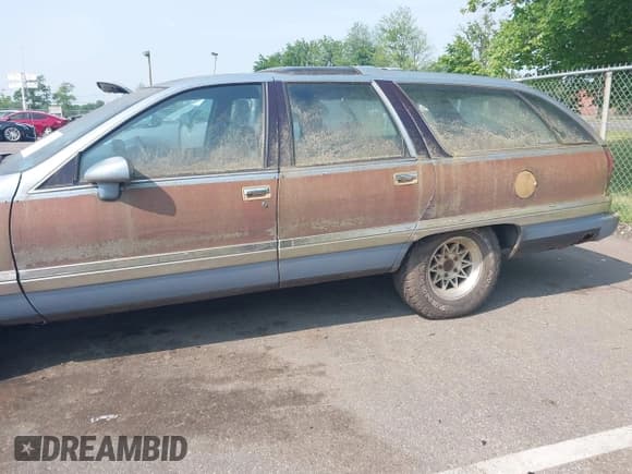 ✅ 1992 Buick Roadmaster • VIN: 1G4BR8371NW404852 • Лот: 42410580. Опубликован ранее на IAAI с пробегом 245 975 миль. Бесплатный доступ к архиву аукционных продаж из США и подробный отчёт об истории автомобиля на DreamBid. Изображение 6.