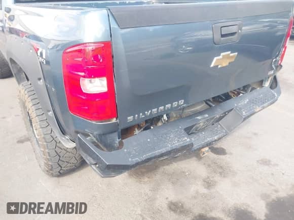 2007 Chevrolet Silverado 1500 1LT with VIN 2GCEK13MX71620793, listed as a IAAI auction lot 43307609 with 152,249 mi miles and . Bid and sale history available at DreamBid. Image 16.