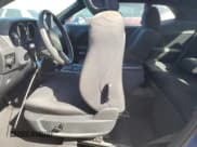 ✅ 2010 Dodge Challenger SE • VIN: 2B3CJ4DV5AH321151 • Lot: 75277464. Wystawiony na Copart z przebiegiem Nie podano. Bezpłatny archiwum sprzedaży aukcyjnych z USA i szczegółowy raport historii pojazdu na DreamBid. Zdjęcie 7.