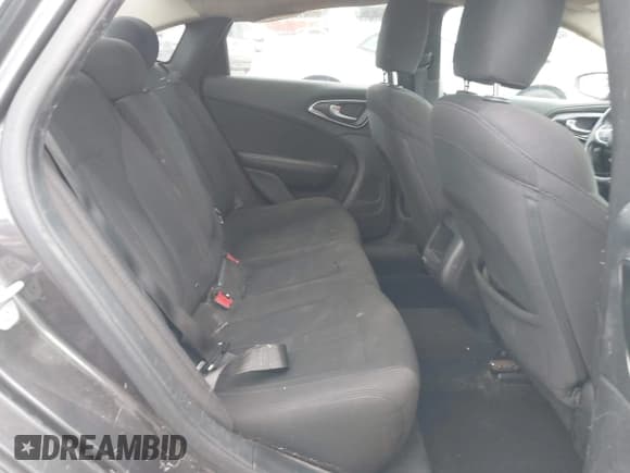 ✅ 2015 Chrysler 200 Limited • VIN: 1C3CCCAB2FN723791 • Lot: 43663911. Wystawiony na IAAI z przebiegiem 153 127 mil. Bezpłatny archiwum sprzedaży aukcyjnych z USA i szczegółowy raport historii pojazdu na DreamBid. Zdjęcie 8.