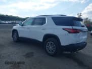 ✅ 2022 Chevrolet Traverse LT • VIN: 1GNEVHKW5NJ162836 • Lot: 43004045. Wystawiony na IAAI z przebiegiem 45 457 mil. Bezpłatny archiwum sprzedaży aukcyjnych z USA i szczegółowy raport historii pojazdu na DreamBid. Zdjęcie 3.