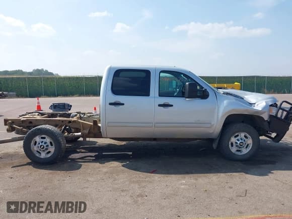 ✅ 2011 Chevrolet Silverado 2500HD LT • VIN: 1GC1KXCG1BF108806 • Лот: 42883737. Опубликован ранее на IAAI с пробегом 188 963 миль. Бесплатный доступ к архиву аукционных продаж из США и подробный отчёт об истории автомобиля на DreamBid. Изображение 13.