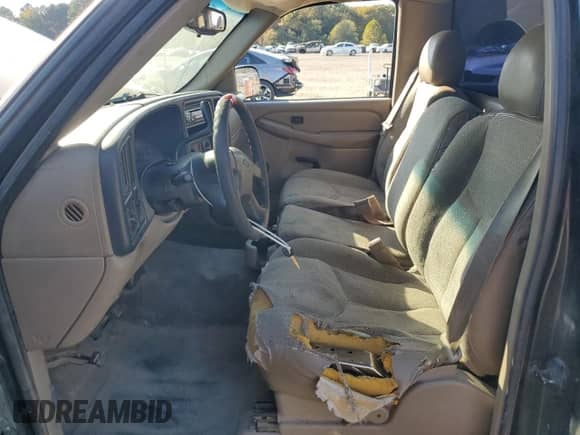 2004 Chevrolet Silverado 1500 LS z VIN 1GCEC14V74Z103166, wystawiony jako Copart lot #77694504 z przebiegiem 327 931 mil mil oraz Czysty tytuł • Clean title. Historia ofert i sprzedaży dostępna na DreamBid. Obrazek 7.