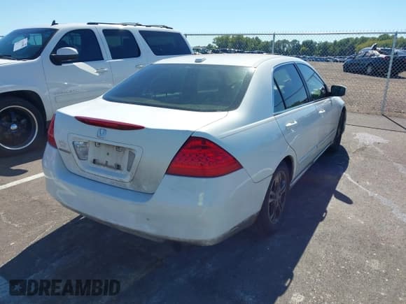 ✅ 2007 Honda Accord EX-L • VIN: 1HGCM568X7A062376 • Lot: 43428649. Listed on IAAI with 233,506 mi. Free auction sales archive from the USA and detailed vehicle history report at DreamBid. Image 4.