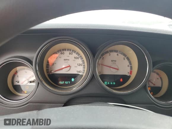 ✅ 2010 Dodge Challenger SE • VIN: 2B3CJ4DV3AH166602 • Lot: 85507205. Wystawiony na Copart z przebiegiem 152 107 mil. Bezpłatny archiwum sprzedaży aukcyjnych z USA i szczegółowy raport historii pojazdu na DreamBid. Zdjęcie 9.