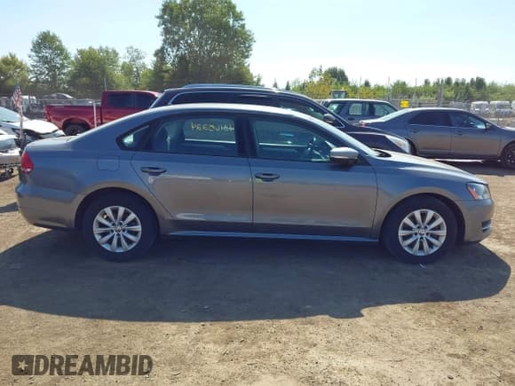 ✅ 2013 Volkswagen Passat S • VIN: 1VWAP7A33DC083930 • Lot: 43165224. Wystawiony na IAAI z przebiegiem 120 370 mil. Bezpłatny archiwum sprzedaży aukcyjnych z USA i szczegółowy raport historii pojazdu na DreamBid. Zdjęcie 13.
