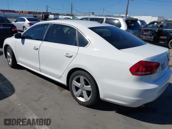 ✅ 2015 Volkswagen Passat S • VIN: 1VWAT7A38FC081525 • Lot: 43415419. Listed on IAAI with 213,520 mi. Free auction sales archive from the USA and detailed vehicle history report at DreamBid. Image 3.