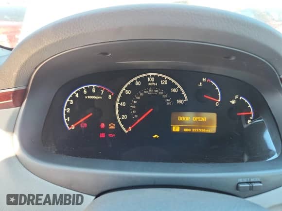 2006 Hyundai Azera SE with VIN KMHFC46F76A105492, listed as a Copart auction lot 84811085 with 221,526 mi miles and Salvage title. Bid and sale history available at DreamBid. Image 9.