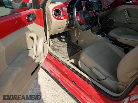 ✅ 2014 Volkswagen Beetle 2.0L TDI • VIN: 3VWJL7AT8EM608802 • Лот: 64646604. Опубликован ранее на Copart с пробегом 70 894 миль. Бесплатный доступ к архиву аукционных продаж из США и подробный отчёт об истории автомобиля на DreamBid. Изображение 8.