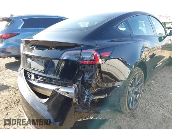 ✅ 2021 Tesla Model 3 Standard Range Plus • VIN: 5YJ3E1EA4MF982032 • Lot: 42271923. Wystawiony na IAAI z przebiegiem 46 651 mil. Bezpłatny archiwum sprzedaży aukcyjnych z USA i szczegółowy raport historii pojazdu na DreamBid. Zdjęcie 6.