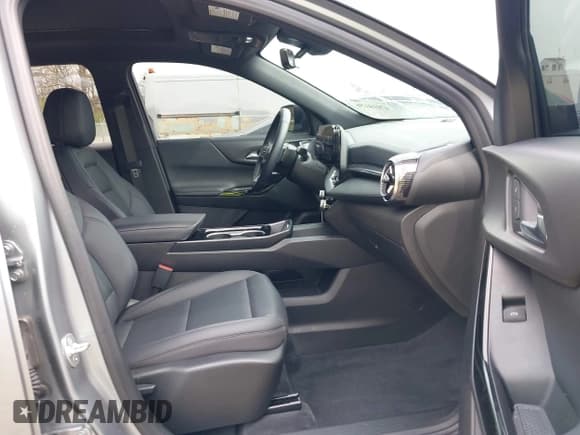 ✅ 2025 Chevrolet Equinox FWD LT • VIN: 3GNAXHEG4SL103858 • Lot: 42014156. Wystawiony na IAAI z przebiegiem 4 156 mil. Bezpłatny archiwum sprzedaży aukcyjnych z USA i szczegółowy raport historii pojazdu na DreamBid. Zdjęcie 5.