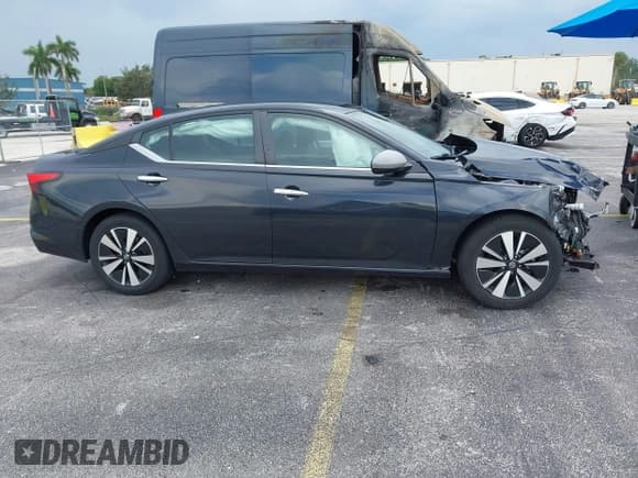 ✅ 2022 Nissan Altima SV • VIN: 1N4BL4DV7NN353221 • Lot: 43173578. Listed on IAAI with 28,009 mi. Free auction sales archive from the USA and detailed vehicle history report at DreamBid. Image 14.