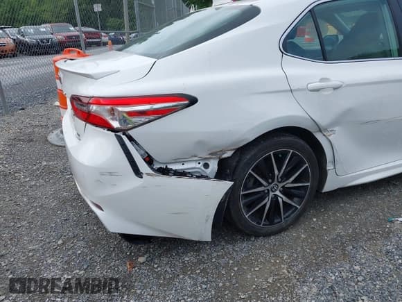✅ 2022 Toyota Camry Hybrid SE • VIN: 4T1G31AK9NU038141 • Лот: 42871003. Опубликован ранее на IAAI с пробегом 31 918 миль. Бесплатный доступ к архиву аукционных продаж из США и подробный отчёт об истории автомобиля на DreamBid. Изображение 19.