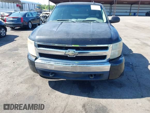 2008 Chevrolet Silverado 1500 Work Truck z VIN 1GCEC14X08Z170361, wystawiony jako IAAI lot #42389874 z przebiegiem 244 026 mil mil oraz . Historia ofert i sprzedaży dostępna na DreamBid. Obrazek 12.