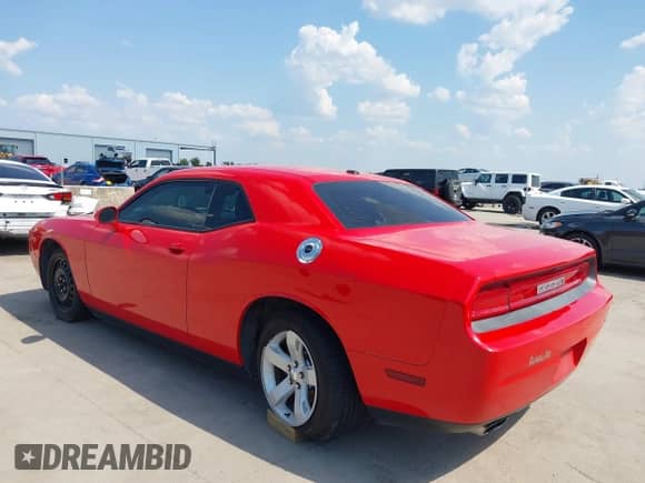 2014 Dodge Challenger SXT z VIN 2C3CDYAG5EH294823, wystawiony jako IAAI lot #43238375 z przebiegiem 153 229 mil mil oraz . Historia ofert i sprzedaży dostępna na DreamBid. Obrazek 3.