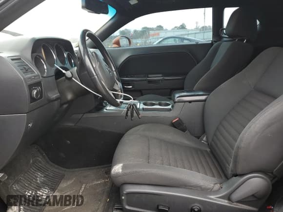 ✅ 2011 Dodge Challenger • VIN: 2B3CJ4DG6BH604466 • Lot: 42128995. Wystawiony na Copart z przebiegiem 216 000 mil. Bezpłatny archiwum sprzedaży aukcyjnych z USA i szczegółowy raport historii pojazdu na DreamBid. Zdjęcie 7.