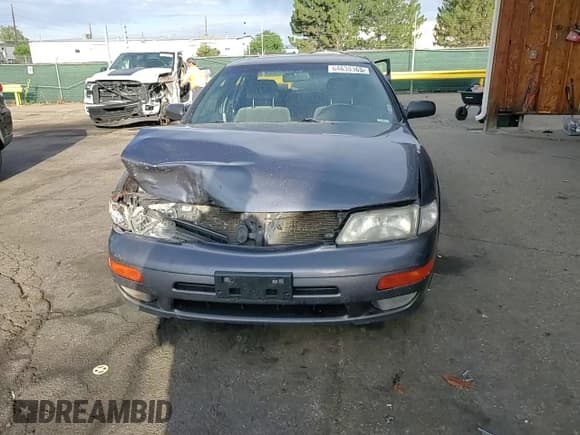 ✅ 1999 Nissan Maxima GXE • VIN: JN1CA21D8XT803822 • Lot: 64638365. Wystawiony na Copart z przebiegiem 203 700 mil. Bezpłatny archiwum sprzedaży aukcyjnych z USA i szczegółowy raport historii pojazdu na DreamBid. Zdjęcie 13.