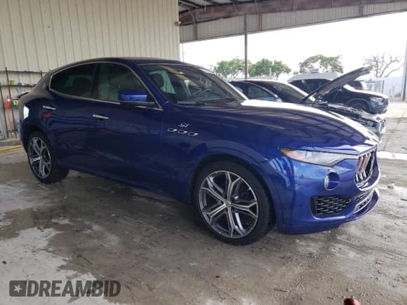 ✅ 2023 Maserati Levante GT • VIN: ZN661XUAXPX428676 • Lot: 64200844. Wystawiony na Copart z przebiegiem 6 919 mil. Bezpłatny archiwum sprzedaży aukcyjnych z USA i szczegółowy raport historii pojazdu na DreamBid. Zdjęcie 4.