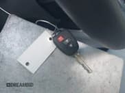 ✅ 2025 Toyota Corolla Cross L • VIN: 7MUAAAAG9SV145854 • Lot: 43713390. Wystawiony na IAAI z przebiegiem 3 767 mil. Bezpłatny archiwum sprzedaży aukcyjnych z USA i szczegółowy raport historii pojazdu na DreamBid. Zdjęcie 11.