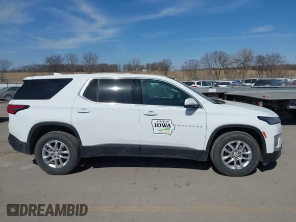✅ 2022 Chevrolet Traverse LS • VIN: 1GNEVLKWXNJ102005 • Lot: 41797800. Wystawiony na IAAI z przebiegiem 68 800 mil. Bezpłatny archiwum sprzedaży aukcyjnych z USA i szczegółowy raport historii pojazdu na DreamBid. Zdjęcie 13.