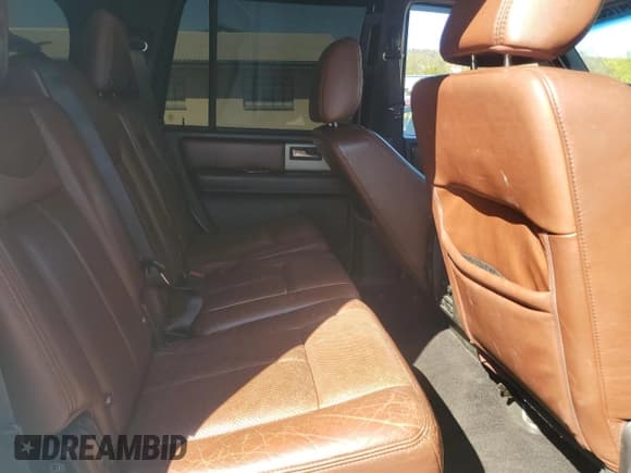 ✅ 2011 Ford Expedition XLT • VIN: 1FMJU1J51BEF06544 • Lot: 85472625. Wystawiony na Copart z przebiegiem 169 632 mil. Bezpłatny archiwum sprzedaży aukcyjnych z USA i szczegółowy raport historii pojazdu na DreamBid. Zdjęcie 11.