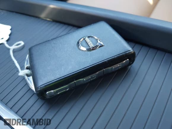 ✅ 2020 Volvo XC60 Momentum • VIN: YV4102DK5L1602268 • Lot: 43795880. Listed on IAAI with 31,557 mi. Free auction sales archive from the USA and detailed vehicle history report at DreamBid. Image 11.