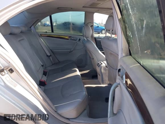 ✅ 2002 Mercedes-Benz C 230/260/280/320 • VIN: WDBRF61J62F233802 • Lot: 42574637. Wystawiony na IAAI z przebiegiem 238 810 mil. Bezpłatny archiwum sprzedaży aukcyjnych z USA i szczegółowy raport historii pojazdu na DreamBid. Zdjęcie 8.