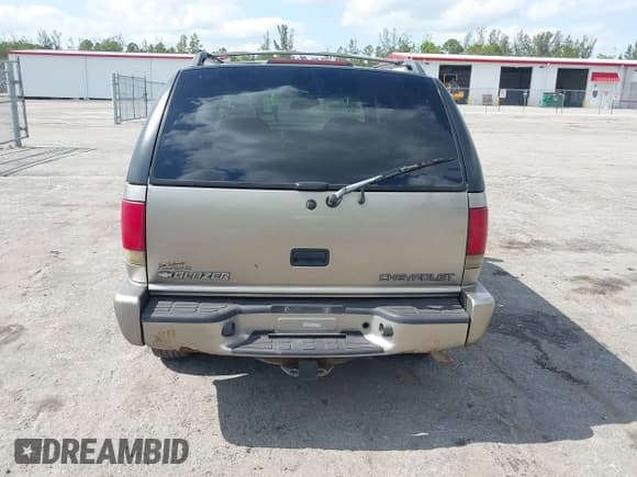 ✅ 2001 Chevrolet Blazer LT • VIN: 1GNDT13WX12114776 • Lot: 42311346. Wystawiony na IAAI z przebiegiem 169 630 mil. Bezpłatny archiwum sprzedaży aukcyjnych z USA i szczegółowy raport historii pojazdu na DreamBid. Zdjęcie 17.