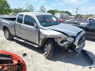 ✅ 2017 Toyota Tacoma SR • VIN: 5TFSX5ENXHX057797 • Lot: 41951584. Wystawiony na IAAI z przebiegiem 113 113 mil. Bezpłatny archiwum sprzedaży aukcyjnych z USA i szczegółowy raport historii pojazdu na DreamBid. Zdjęcie 1.
