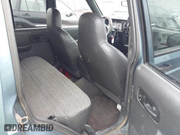 ✅ 1999 Jeep Cherokee Sport • VIN: 1J4FF68S7XL513640 • Lot: 42913382. Listed on IAAI with 207,133 mi. Free auction sales archive from the USA and detailed vehicle history report at DreamBid. Image 8.