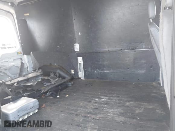 ✅ 2018 Ford Transit • VIN: 1FTYR1CM2JKB03536 • Lot: 41397754. Listed on IAAI with 81,080 mi. Free auction sales archive from the USA and detailed vehicle history report at DreamBid. Image 8.