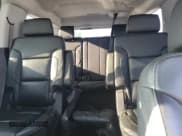 ✅ 2017 Chevrolet Suburban Premier • VIN: 1GNSKJKC5HR215260 • Lot: 64230254. Wystawiony na Copart z przebiegiem 122 978 mil. Bezpłatny archiwum sprzedaży aukcyjnych z USA i szczegółowy raport historii pojazdu na DreamBid. Zdjęcie 10.