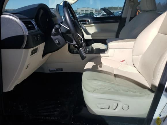 ✅ 2023 Lexus GX 460 Luxury • VIN: JTJGM7BX7P5363220 • Lot: 46880305. Wystawiony na Copart z przebiegiem 15 132 mil. Bezpłatny archiwum sprzedaży aukcyjnych z USA i szczegółowy raport historii pojazdu na DreamBid. Zdjęcie 7.