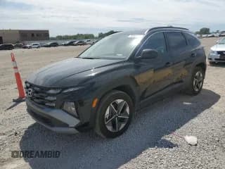 ✅ 2025 Hyundai Tucson SEL • VIN: 5NMJBCDE0SH479643 • Лот: 70169335. Опубликован ранее на Copart с пробегом 15 701 миль. Бесплатный доступ к архиву аукционных продаж из США и подробный отчёт об истории автомобиля на DreamBid. Изображение 1.