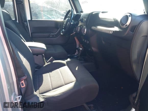 ✅ 2011 Jeep Wrangler Unlimited Sahara • VIN: 1J4HA5H1XBL632753 • Lot: 43391501. Wystawiony na IAAI z przebiegiem 225 724 mil. Bezpłatny archiwum sprzedaży aukcyjnych z USA i szczegółowy raport historii pojazdu na DreamBid. Zdjęcie 5.