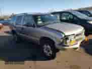 2002 Chevrolet Blazer LS z VIN 1GNDT13W92K149598, wystawiony jako Copart lot #81003394 z przebiegiem 154 972 mil mil oraz Szkoda całkowita • Salvage title. Historia ofert i sprzedaży dostępna na DreamBid. Obrazek 4.