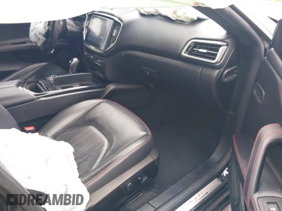 ✅ 2017 Maserati Ghibli • VIN: ZAM57XSA8H1216213 • Лот: 42635725. Опубликован ранее на IAAI с пробегом 100 786 миль. Бесплатный доступ к архиву аукционных продаж из США и подробный отчёт об истории автомобиля на DreamBid. Изображение 5.