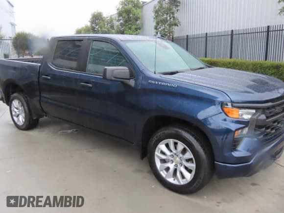 ✅ 2023 Chevrolet Silverado 1500 Custom • VIN: 3GCPABEK4PG182678 • Лот: 93682165. Опубликован ранее на Copart с пробегом 45 999 миль. Бесплатный доступ к архиву аукционных продаж из США и подробный отчёт об истории автомобиля на DreamBid. Изображение 1.