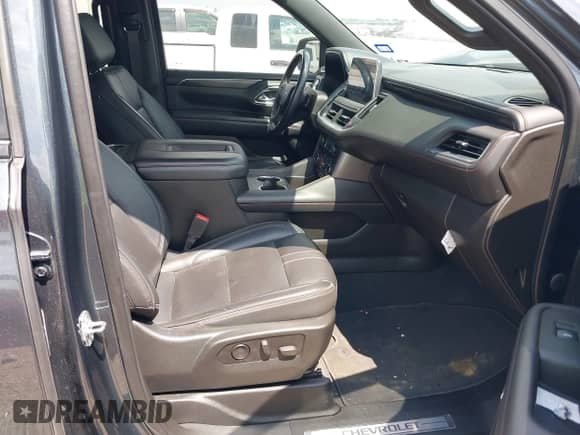 ✅ 2021 Chevrolet Suburban RST • VIN: 1GNSCEKD5MR228825 • Lot: 42916245. Wystawiony na IAAI z przebiegiem 52 657 mil. Bezpłatny archiwum sprzedaży aukcyjnych z USA i szczegółowy raport historii pojazdu na DreamBid. Zdjęcie 5.