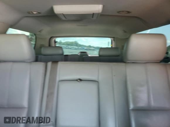 ✅ 2014 Chevrolet Suburban LT • VIN: 1GNSCJE03ER159779 • Lot: 72080684. Wystawiony na Copart z przebiegiem 283 207 mil. Bezpłatny archiwum sprzedaży aukcyjnych z USA i szczegółowy raport historii pojazdu na DreamBid. Zdjęcie 10.