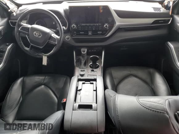 ✅ 2021 Toyota Highlander Platinum • VIN: 5TDFZRBH9MS063544 • Lot: 84775915. Listed on Copart with 166,707 mi. Free auction sales archive from the USA and detailed vehicle history report at DreamBid. Image 8.