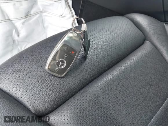 ✅ 2021 Mercedes-Benz C 300 • VIN: W1KWF8EB8MR648727 • Lot: 42794450. Wystawiony na IAAI z przebiegiem 48 928 mil. Bezpłatny archiwum sprzedaży aukcyjnych z USA i szczegółowy raport historii pojazdu na DreamBid. Zdjęcie 11.