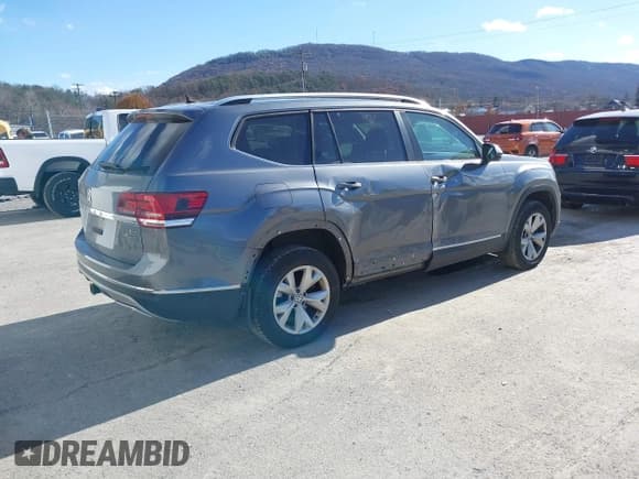 ✅ 2018 Volkswagen Atlas SEL • VIN: 1V2MR2CA9JC523068 • Lot: 43692474. Wystawiony na IAAI z przebiegiem 128 042 mil. Bezpłatny archiwum sprzedaży aukcyjnych z USA i szczegółowy raport historii pojazdu na DreamBid. Zdjęcie 4.