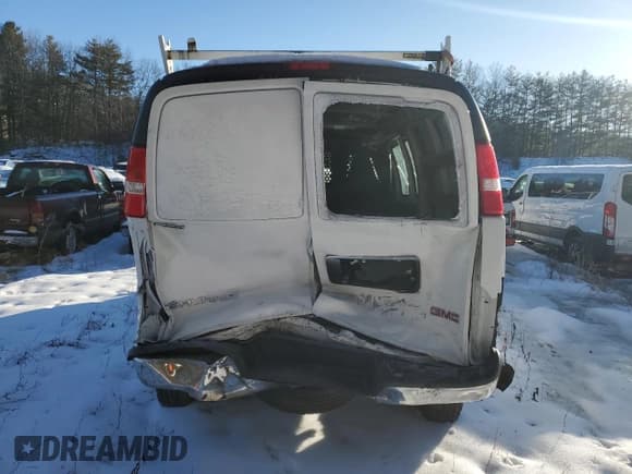 ✅ 2019 GMC Savana Cargo • VIN: 1GTW7AFG5K1337812 • Lot: 42921995. Wystawiony na Copart z przebiegiem Nie podano. Bezpłatny archiwum sprzedaży aukcyjnych z USA i szczegółowy raport historii pojazdu na DreamBid. Zdjęcie 6.