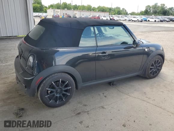 ✅ 2013 MINI Convertible S • VIN: WMWZP3C50DT297736 • Lot: 64255785. Wystawiony na Copart z przebiegiem 132 739 mil. Bezpłatny archiwum sprzedaży aukcyjnych z USA i szczegółowy raport historii pojazdu na DreamBid. Zdjęcie 3.