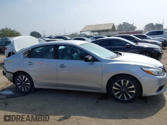 ✅ 2017 Nissan Altima SL • VIN: 1N4AL3AP6HC251386 • Lot: 43000940. Listed on IAAI with 81,857 mi. Free auction sales archive from the USA and detailed vehicle history report at DreamBid. Image 14.
