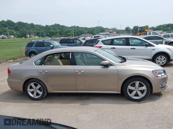✅ 2015 Volkswagen Passat S • VIN: 1VWAT7A38FC099474 • Lot: 42454780. Listed on IAAI with 82,172 mi. Free auction sales archive from the USA and detailed vehicle history report at DreamBid. Image 13.